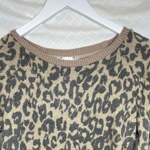 MOONDANCE Tan and Grey Leopard Print Crewneck Lightweight Sweater Size Small - Picture 5 of 8